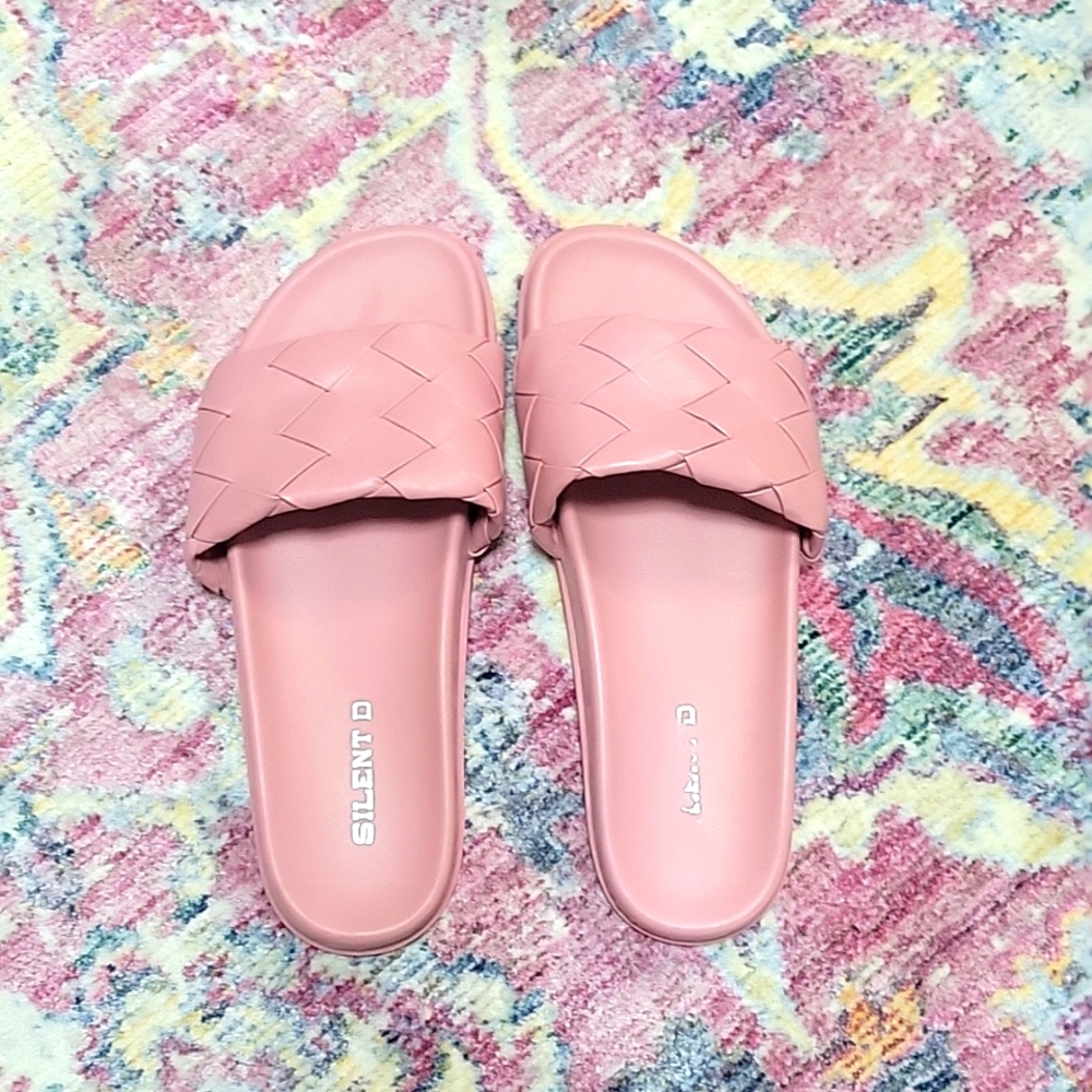 Women's shoes